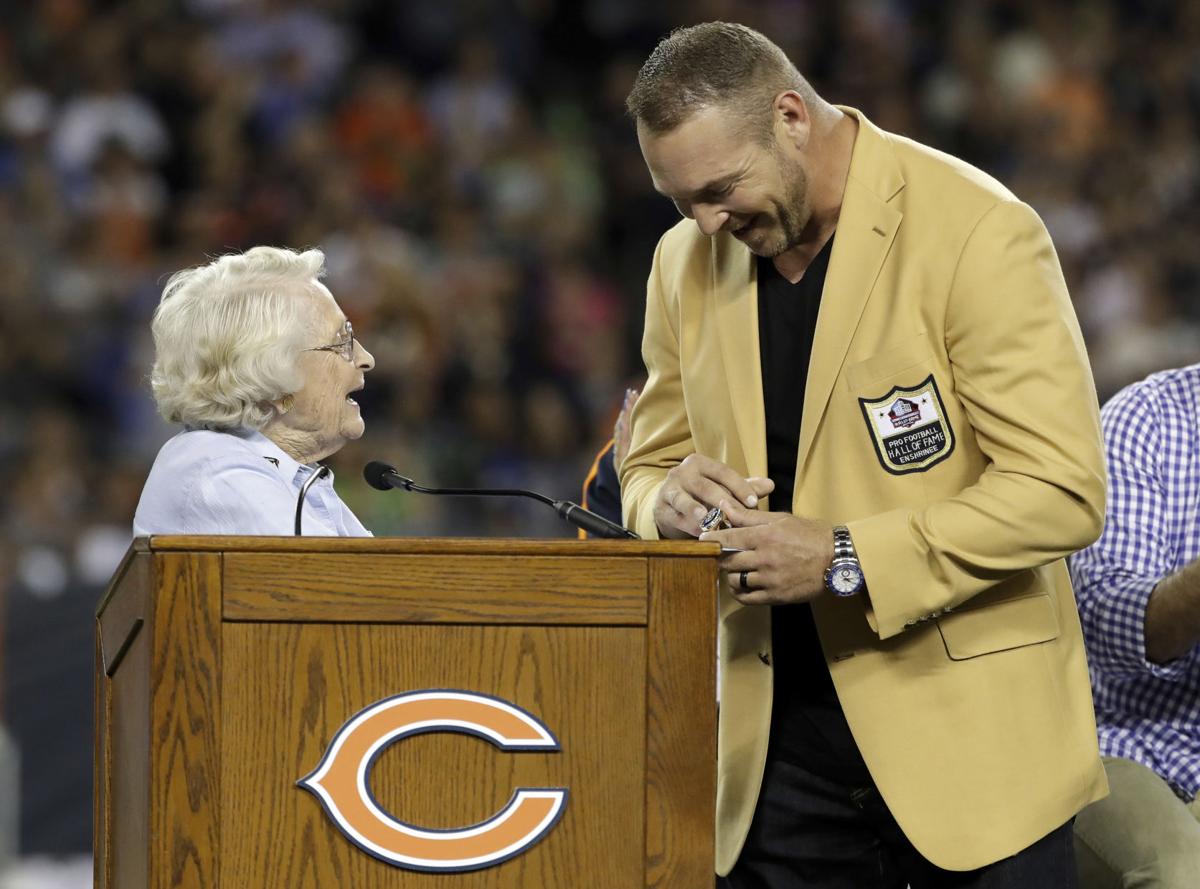 Bears honor Hall of Fame linebacker Urlacher, National Sports