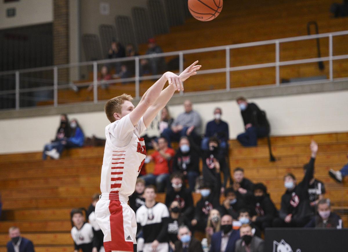 Lange, Berries shoot past Kings in defensive battle Sports