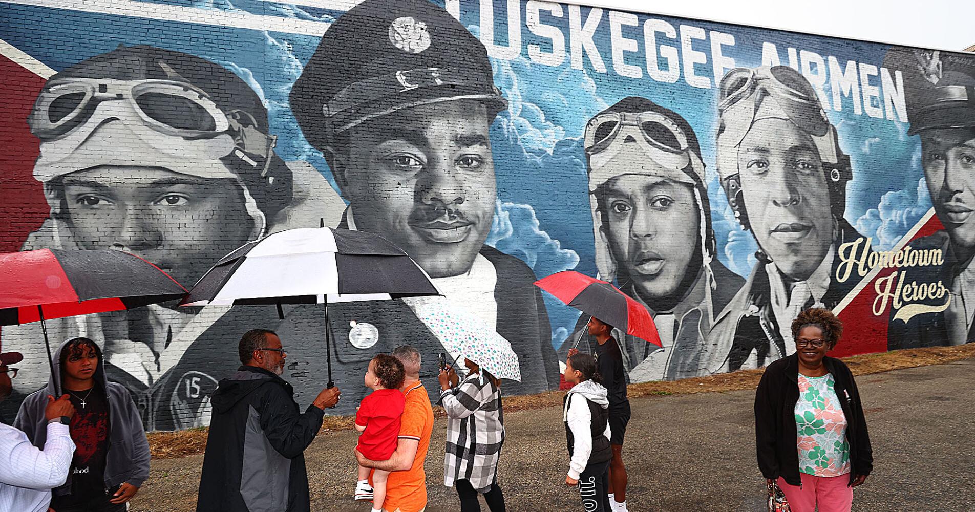 Howard County mural honors Tuskegee Airmen - Vimarsana News