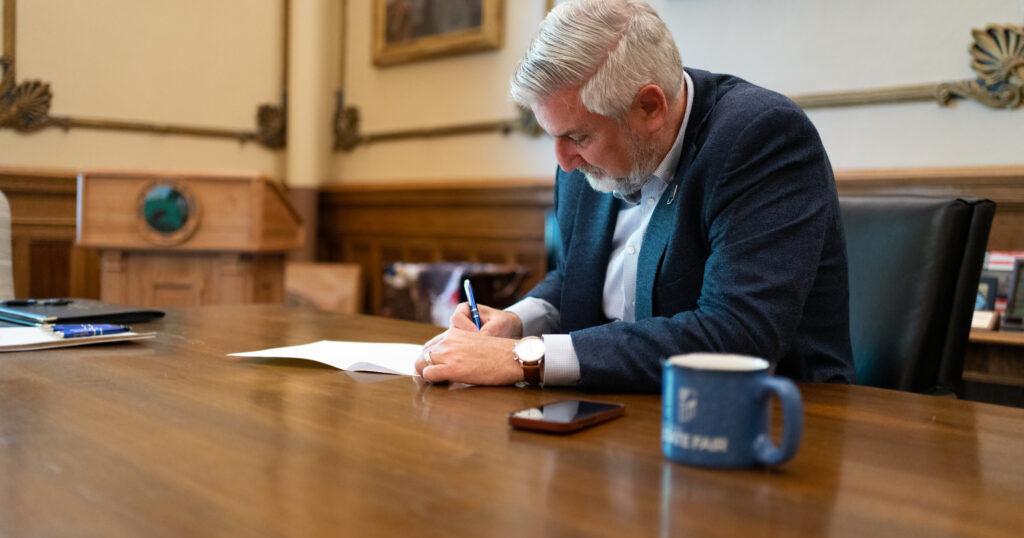 Holcomb announces largest EV investment in state history - Vimarsana News