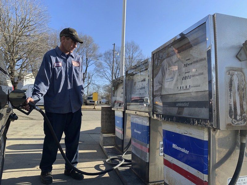 Logansport garage owner prepares to hand business on to longtime