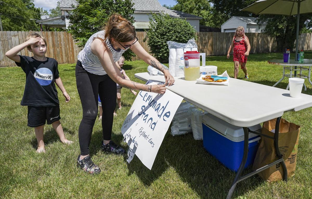 lemonade stand 0002.jpg