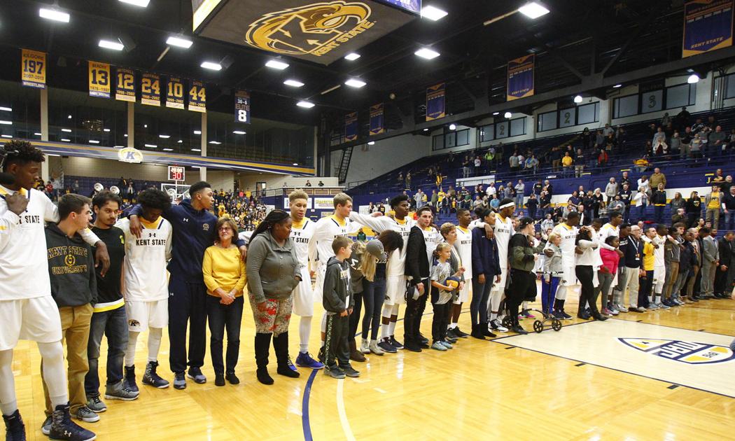 Kent State Players Invite Fans On Court For National Anthem National Phillytrib Com