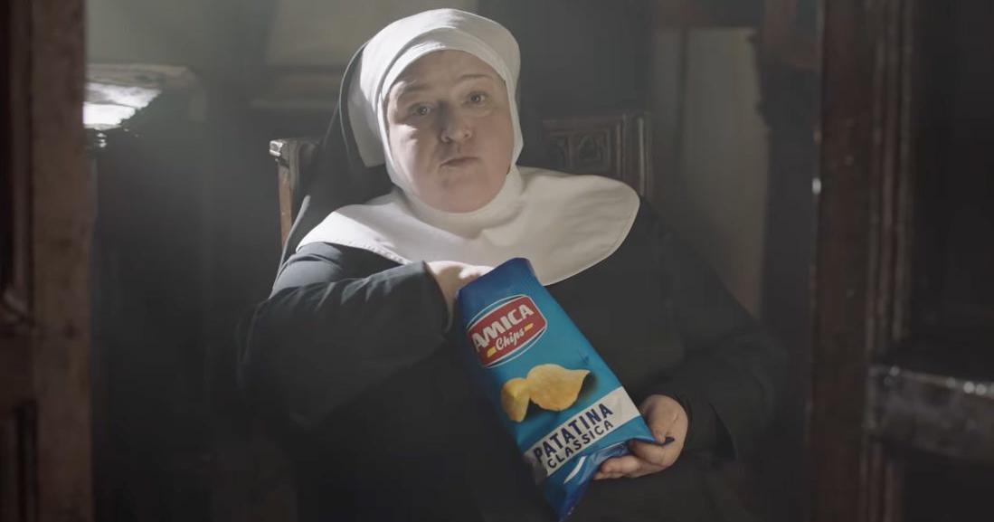 El negocio de las monjas que llevan patatas fritas para la comunión provoca indignación en Italia |  religión