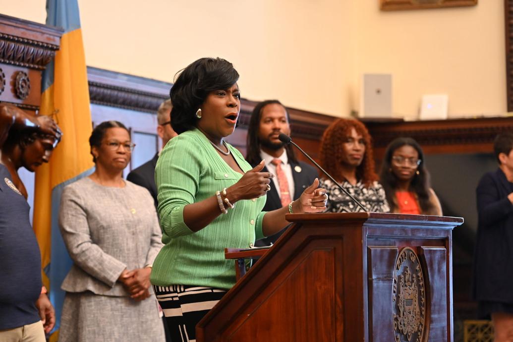 Philly mayor defends returntooffice mandate; union officer argues