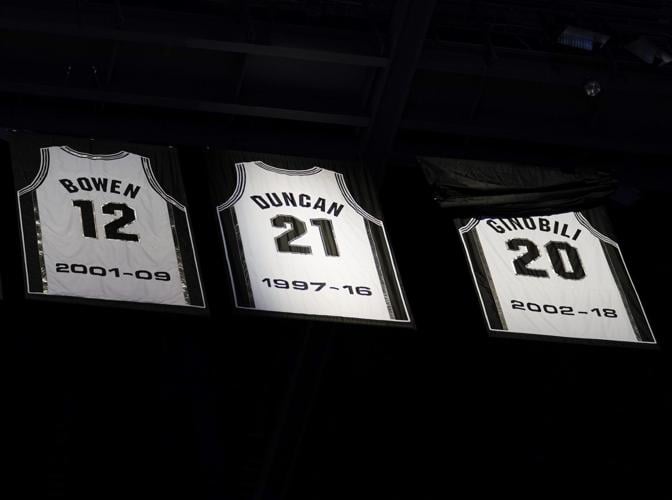 San Antonio Spurs retire Manu Ginóbili's jersey in emotional ceremony