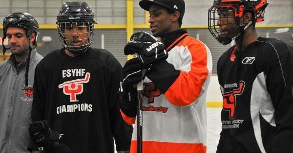 Flyers’ Simmonds visits Simons Ice Rink | Sports | phillytrib.com