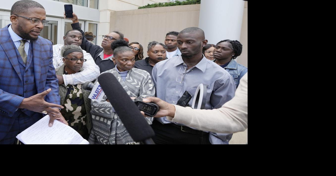 Former officers get sentences of 10 to 40 years in torture of 2 Black ...