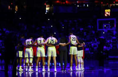 Lakers honor Kobe Bryant with 'Black Mamba' jerseys, Gigi Bryant