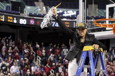 South Carolina gives Dawn Staley 4-year contract extension