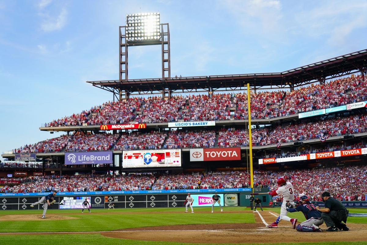 Castellanos homers, Sánchez Ks 10 as Phillies move to brink of