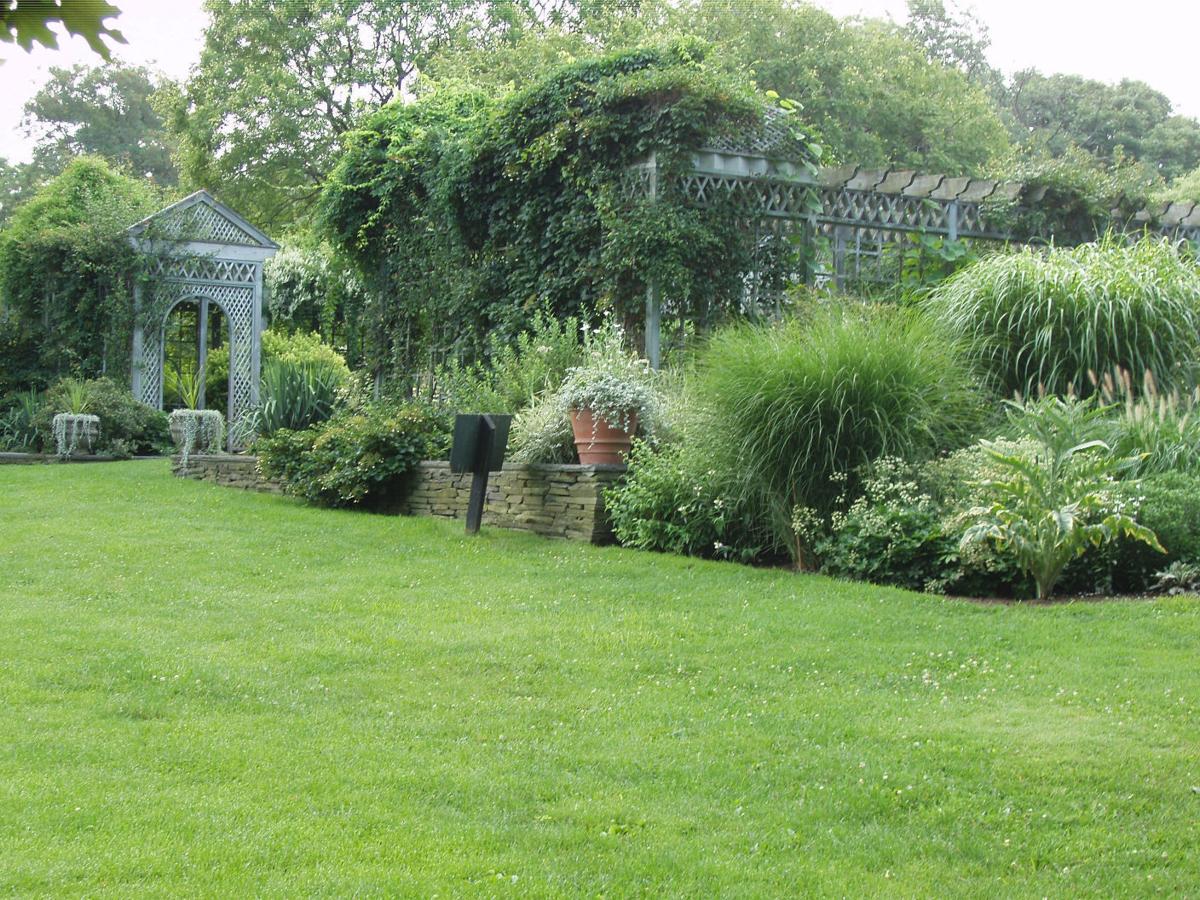 All White Garden In N Y C Inspired By Historic Design Lifestyle Phillytrib Com All White Garden In N Y C Inspired By Historic Design Lifestyle Phillytrib Com