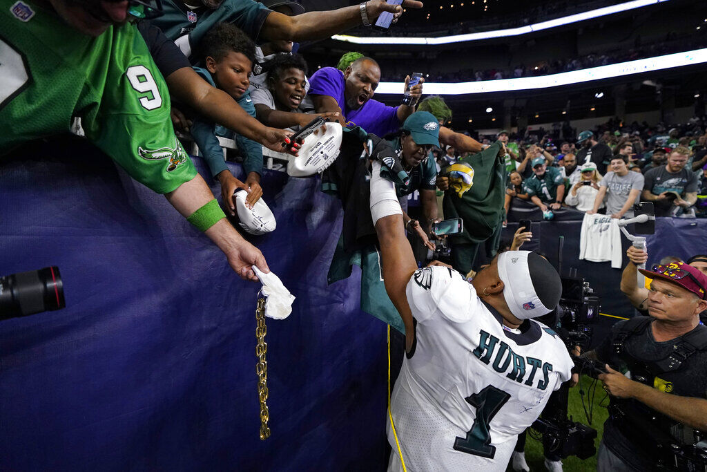 Eagles defeat Texans, are 8-0 for first time in franchise history