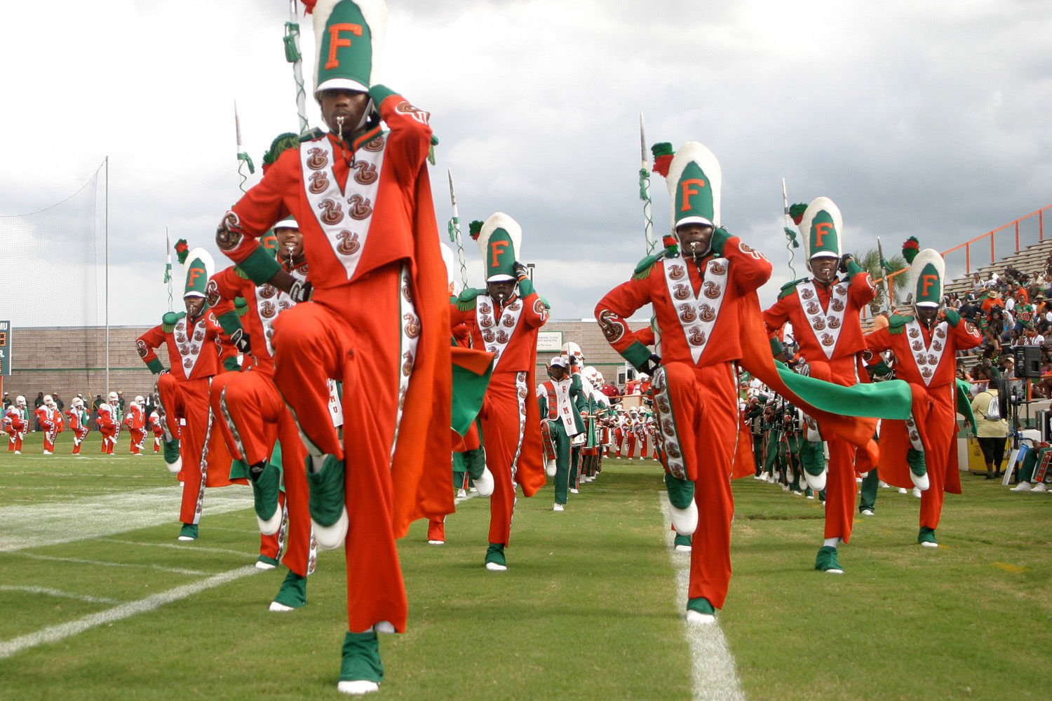 Topp 10 legendariske HBCU marsjerende bandTopp 10 legendariske HBCU marsjerende band  