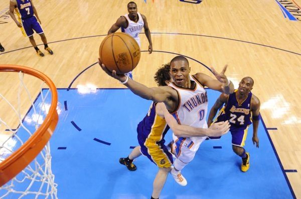 Thunder clobber Lakers