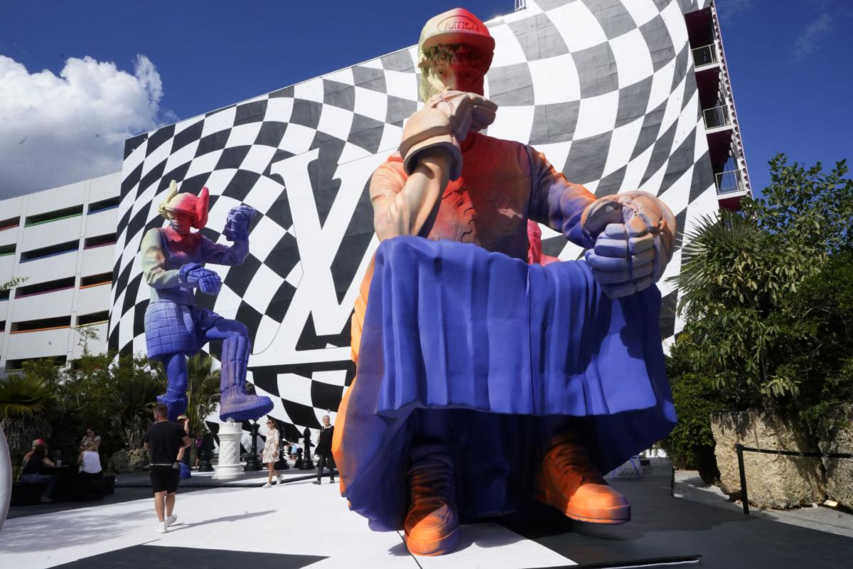skade kompromis klassisk Louis Vuitton show pays tribute to designer Virgil Abloh | Lifestyle |  phillytrib.com