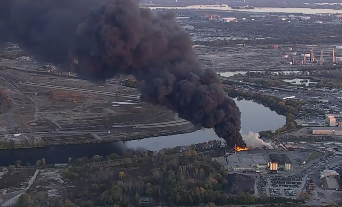 Junkyard Fire Sends Flames Smoke 100s Of Feet Into Sky Local News Phillytrib Com