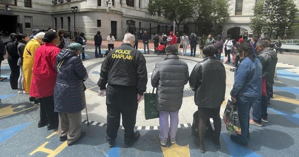 'A prayer for the city': Philadelphia ministers hold vigil for gun violence, city leaders - Vimarsana News