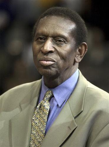 Earl Lloyd First Black Player In Nba Dies At 86 Sports