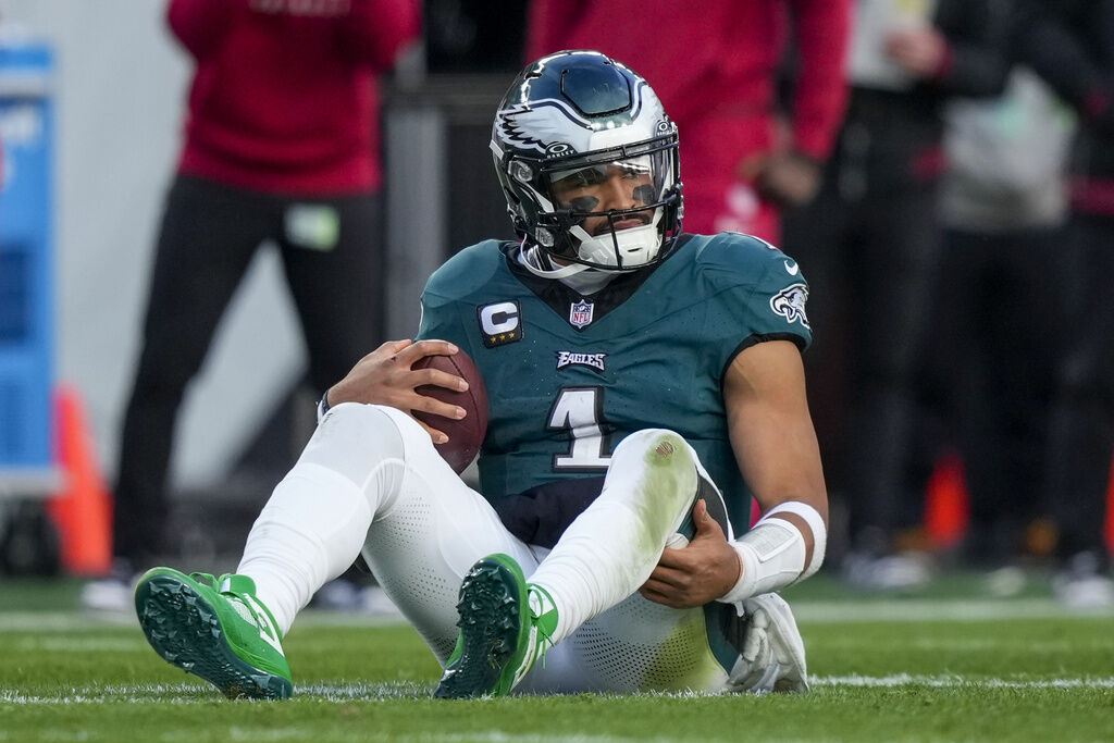 Kyler Murray throws 3 TD passes as Cardinals rally past Eagles, disrupt Philly's  playoff path | Sports | phillytrib.com