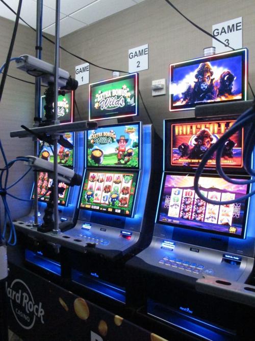 Roman tribune slot machine wins
