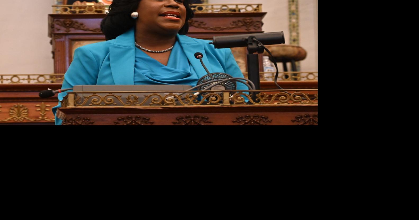 Analysis: Ask Mayor Parker a question. Wait for a response. And wait …