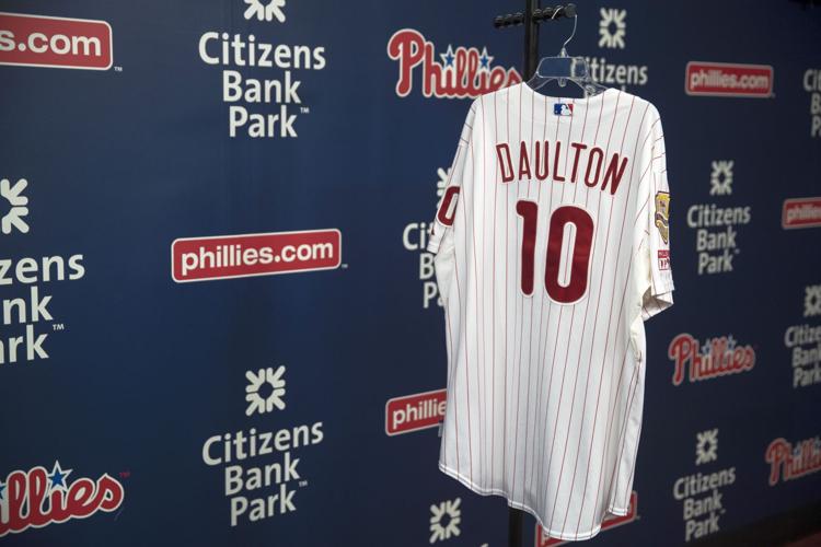 Darren Daulton diagnosed with brain tumors, will have surgery next