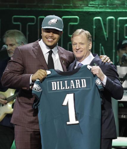 Eagles move up to get future left tackle Andre Dillard, Football