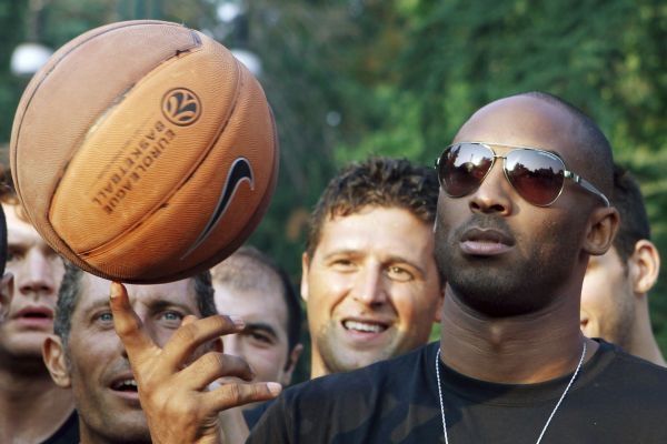 Kobe Bryant, Bologna working 'intensely' on deal