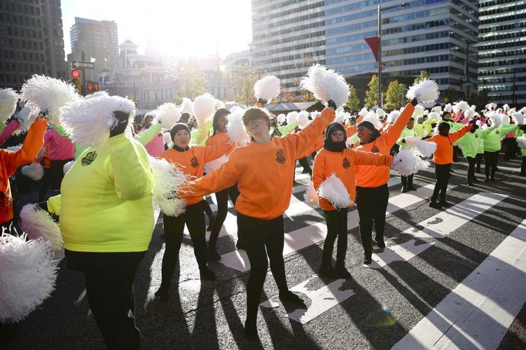 PHOTOS Philadelphia Thanksgiving Day parade rolls on despite cold