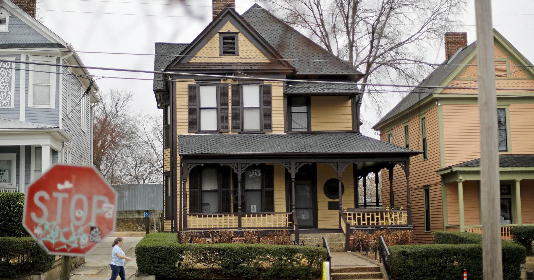 Bystanders stop woman from burning Martin Luther King Jr.'s birth home, police say - Vimarsana News