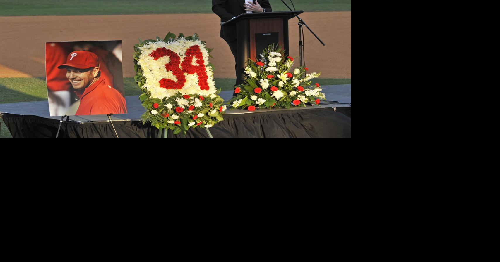 Loved ones, teammates say goodbye to Roy Halladay