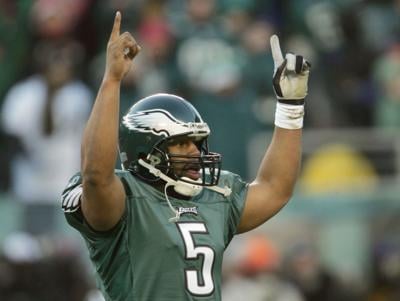 Donovan McNabb to be inducted into QB Hall of Fame, Football