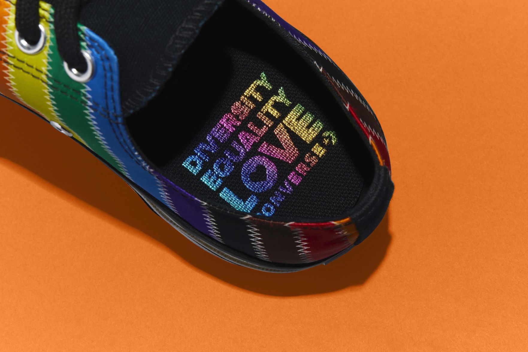 Pride flag outlet converse