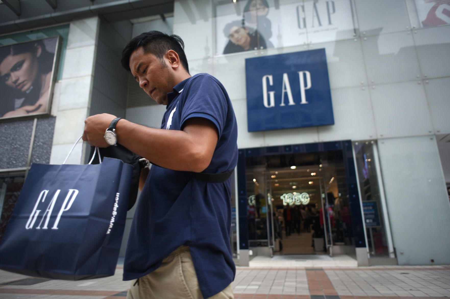 gap in trouble
