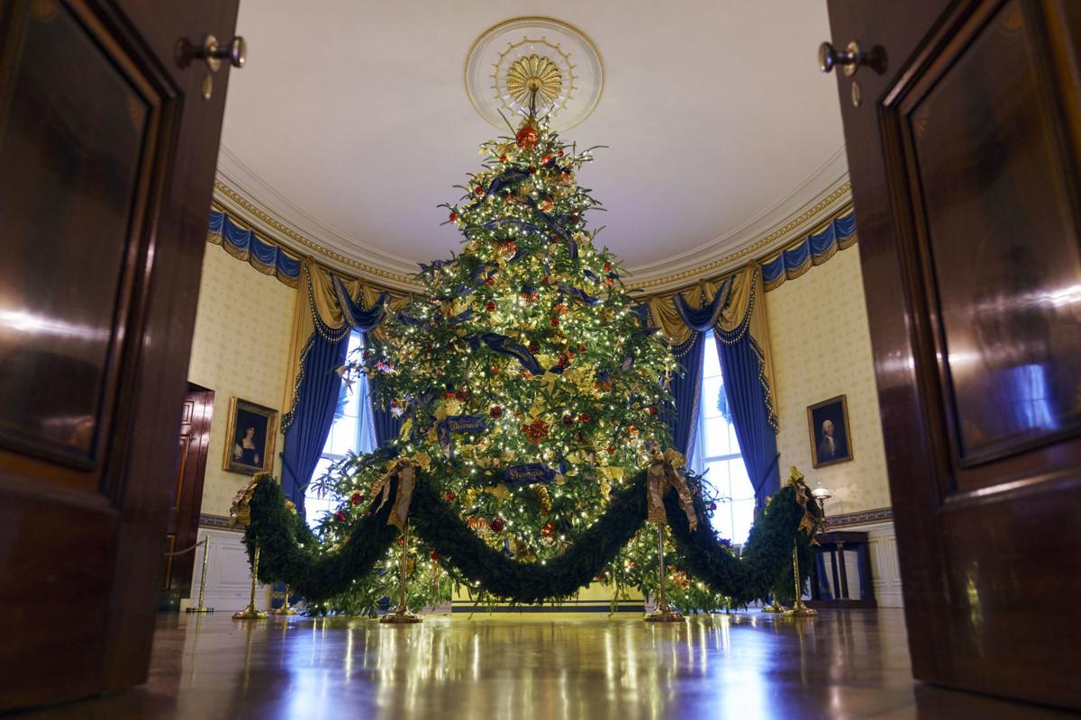 White House Christmas Portrait 2022 PHOTOS Melania Trump unveils White House Christmas decorations White House Christmas Portrait 2022 PHOTOS Melania Trump unveils White House Christmas decorations