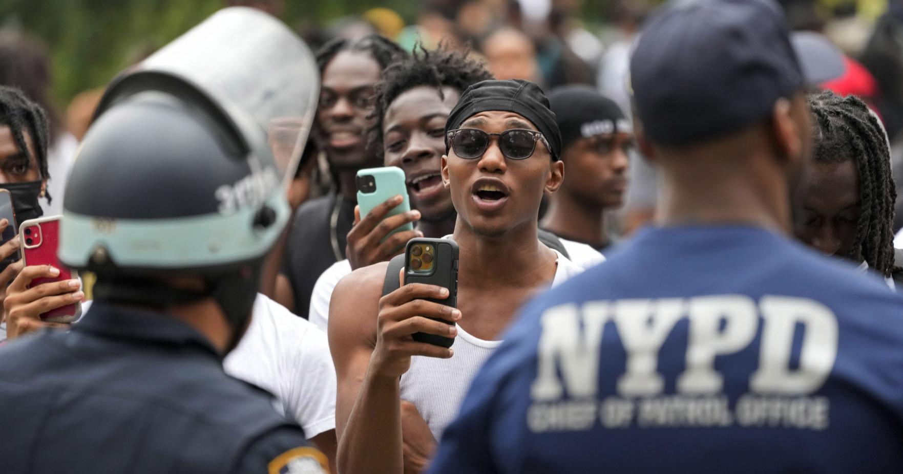 NYPD officers will have to record race of people they question under new police transparency law - Vimarsana News