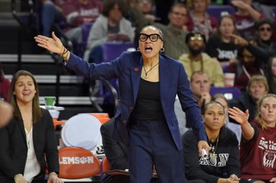 Dawn Staley No 6 South Carolina To Play Temple Basketball