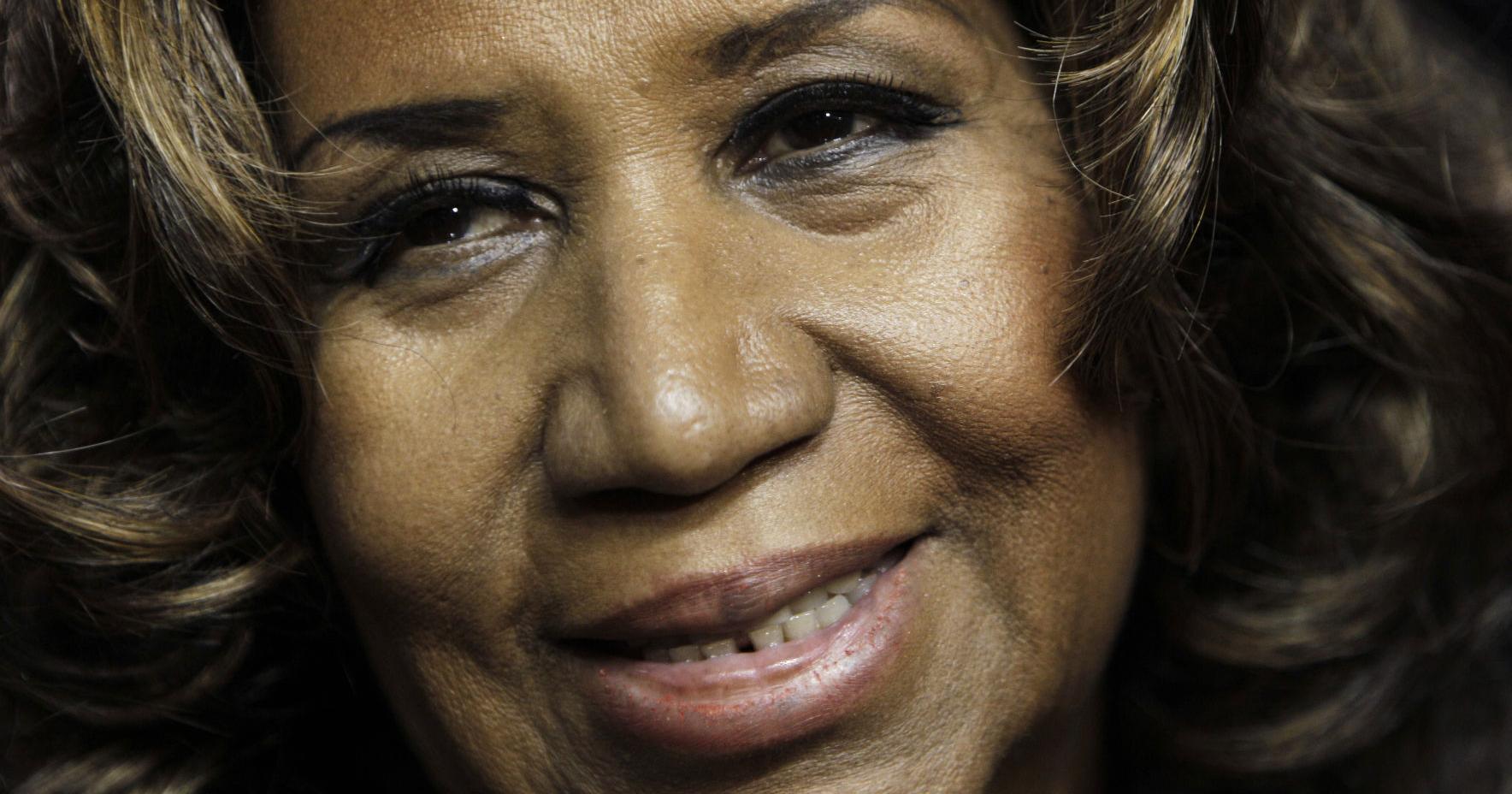 Aretha Franklin's sons battle over handwritten wills 5 years after her death - Vimarsana News