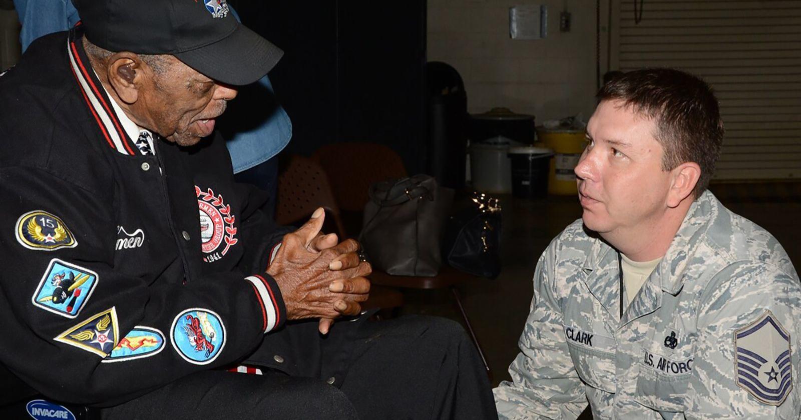 Homer Hogues, among the last surviving Tuskegee Airmen, dies 2 days after the death of his wife. He was 96 - Vimarsana News