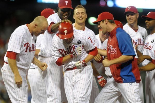 Dan Uggla hit two homers to lift Braves past Phillies