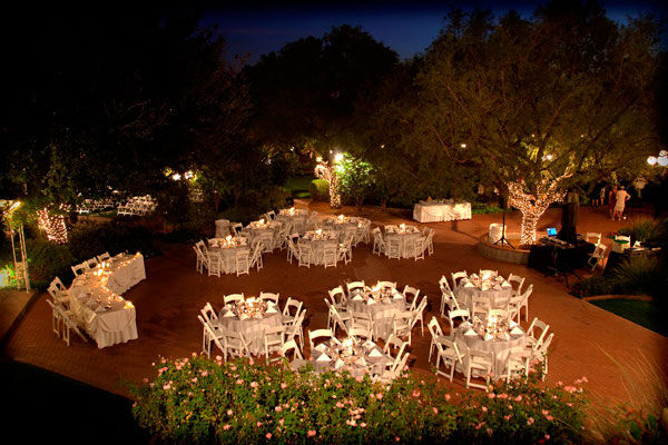 Casamento ao ar livre  Traditional wedding decor, Romantic backyard,  Outdoor wedding decorations