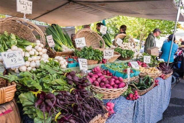 The New Farmers Market Farm-Fresh Ideas for Producers Managers & Communities 