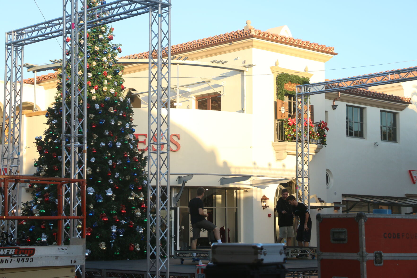 Outlets at San Clemente Grand Opening Nov. 12 Tree Lighting and More Nov. 14 picketfencemedia