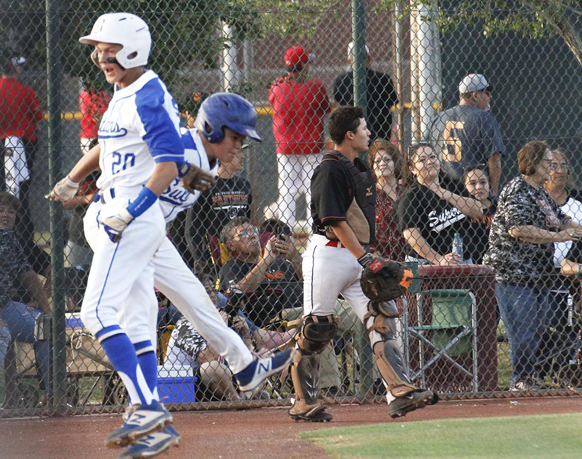 051019-1ABaseballPlayoffs03.jpg
