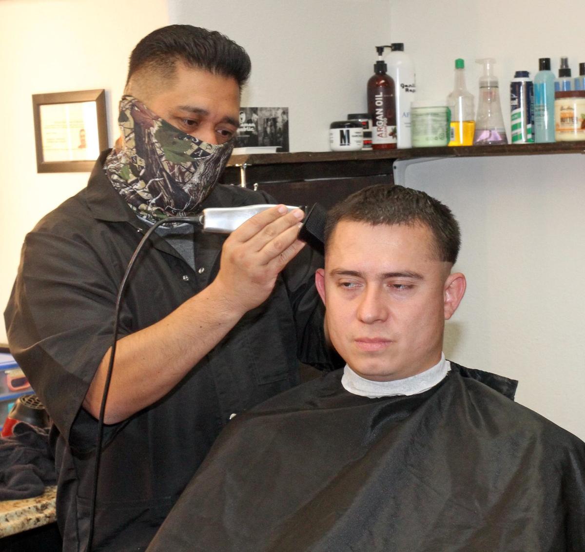 Reopened Maricopa Barber Shop Adjusts To New Normal Covid 19 Pinalcentral Com