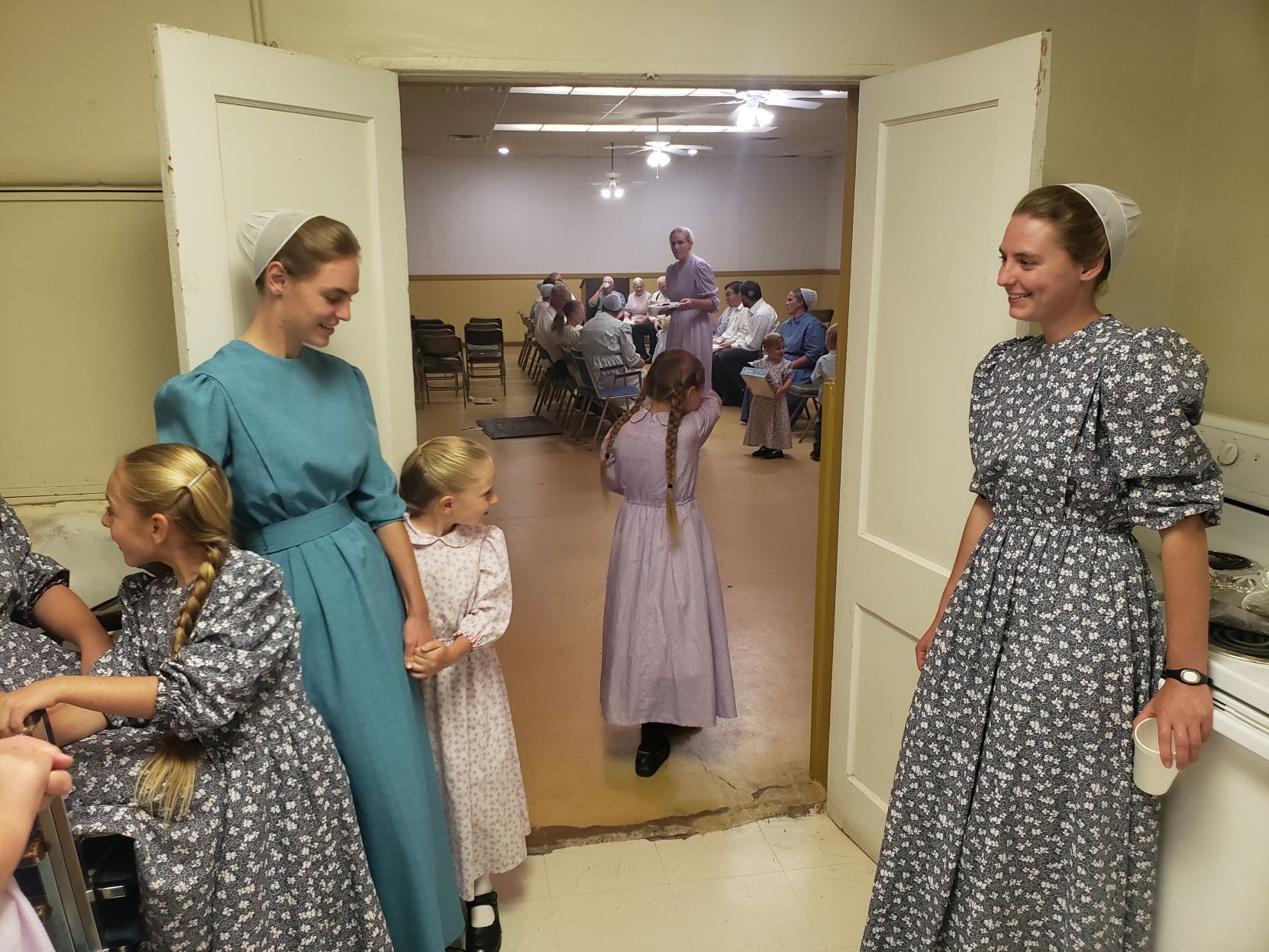 conservative mennonite dress