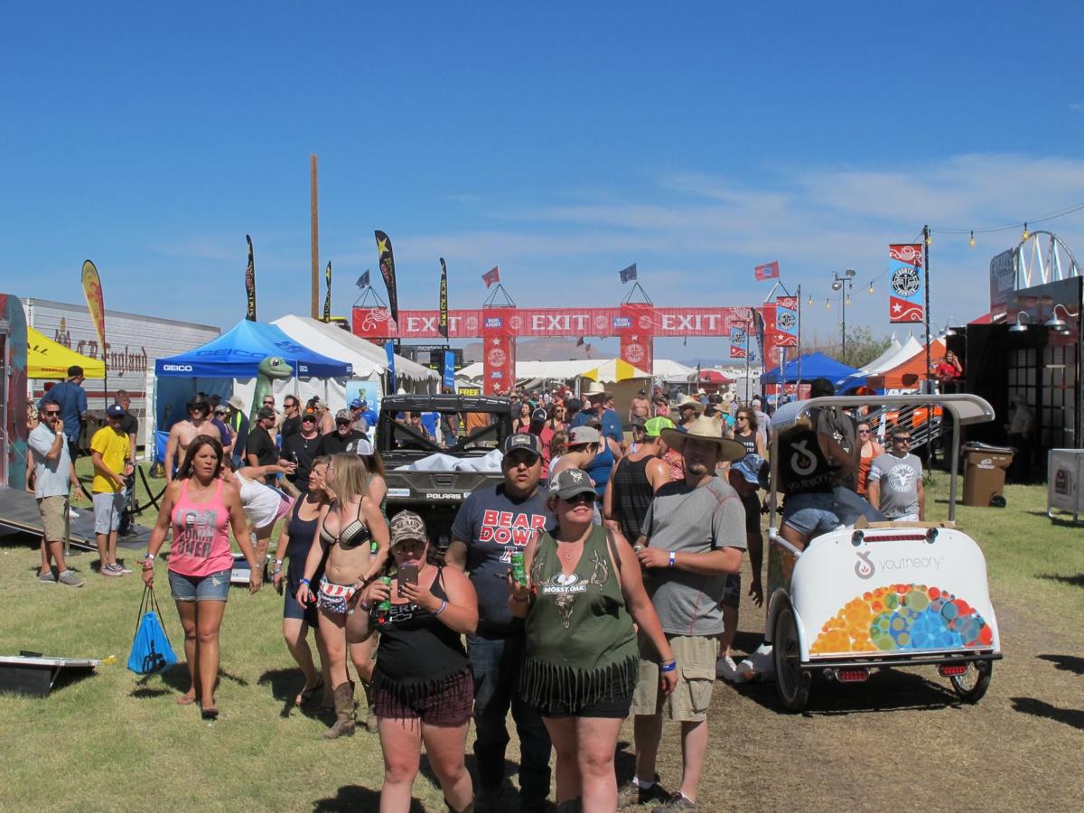 Country Thunder kicks off with a bang | Country Thunder | pinalcentral.com