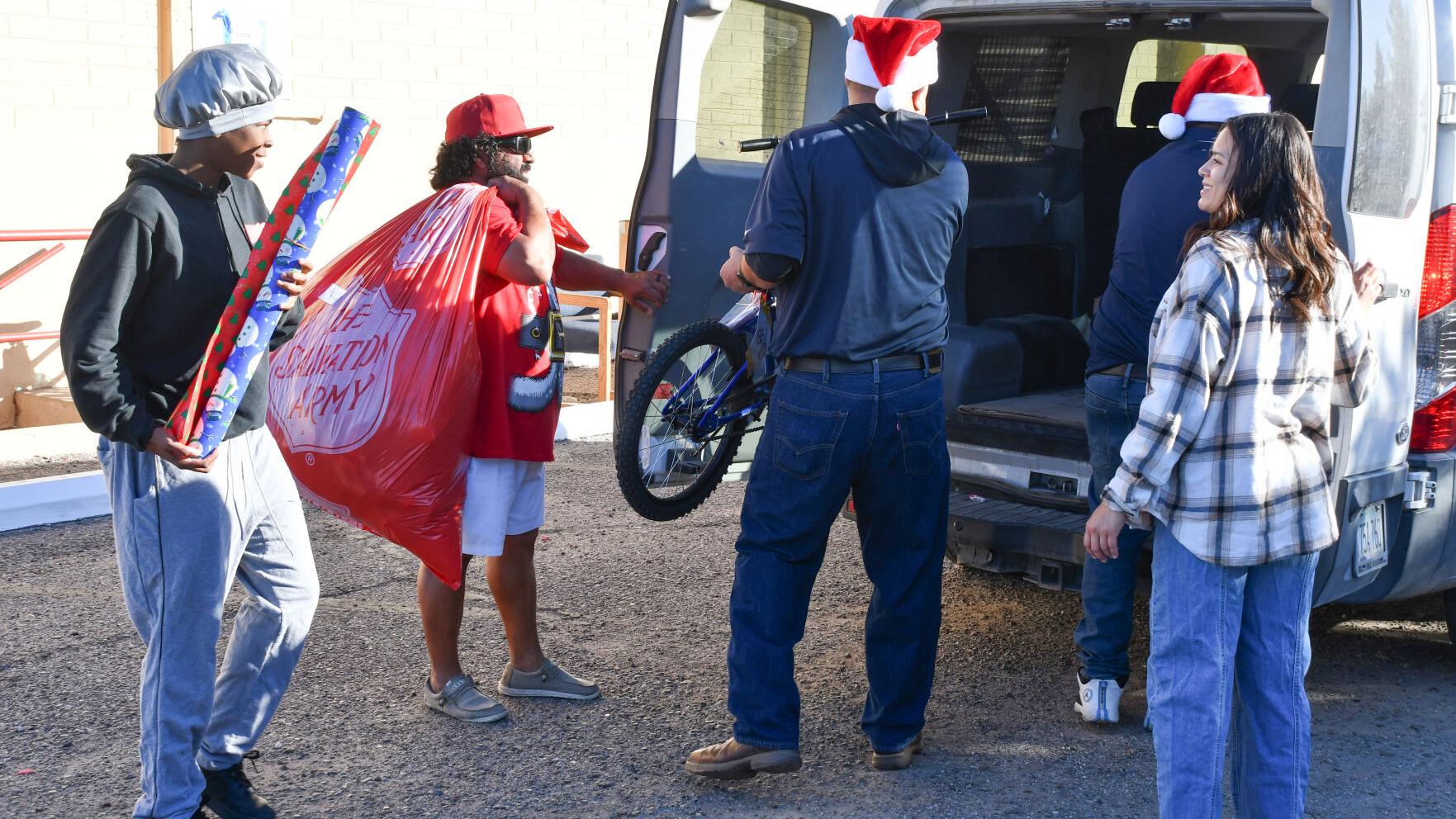 Salvation Army brings Christmas cheer to Pinal County families | Casa ...
