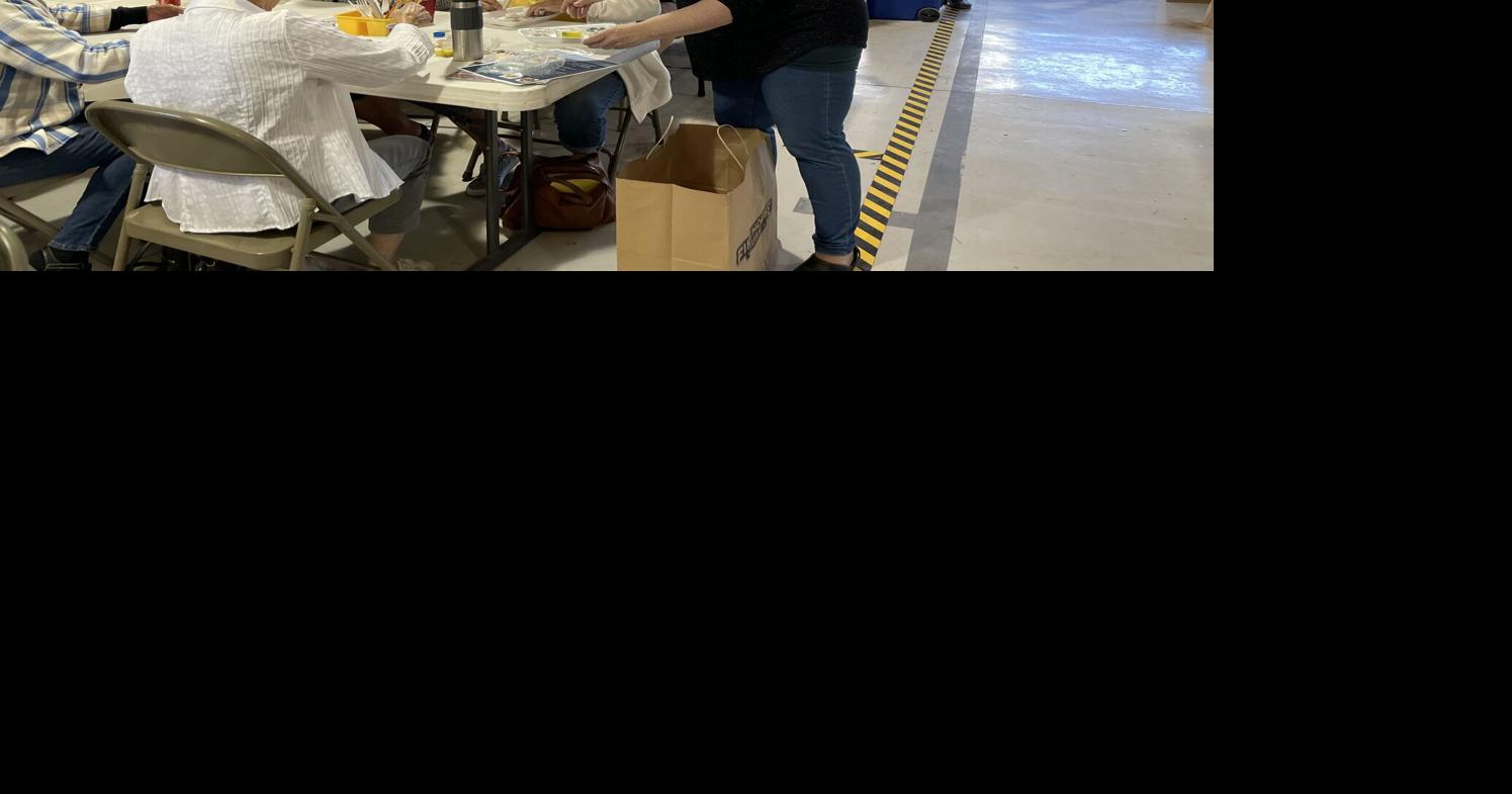 Seniors get crafty at Arts 'n' Meals event | Entertainment ...